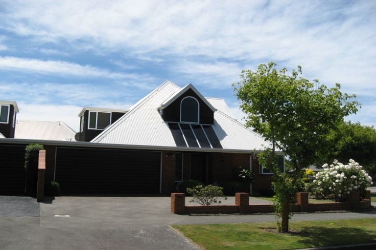 Photo of property in 2/21 Huntingdon Place, Avonhead, Christchurch, 8042