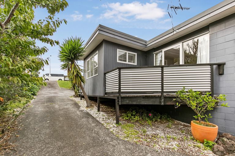 Photo of property in 1/612 Beach Road, Browns Bay, Auckland, 0630