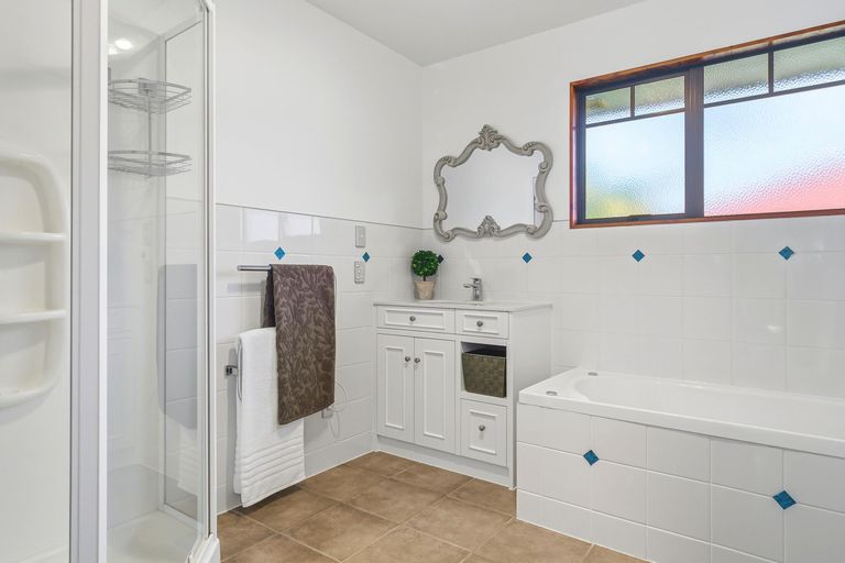 Photo of property in 30 Oaklands Drive, Cambridge, 3434