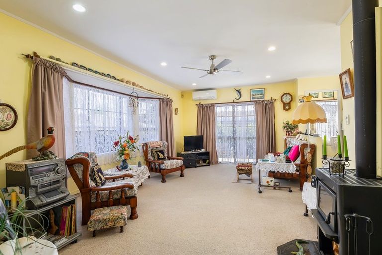 Photo of property in 39 Frank Evans Place, Henderson, Auckland, 0610