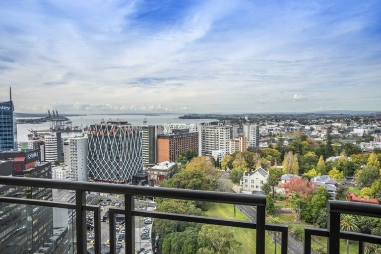 Photo of property in The Metropolis Apartments, 2912/1 Courthouse Lane, Auckland Central, Auckland, 1010