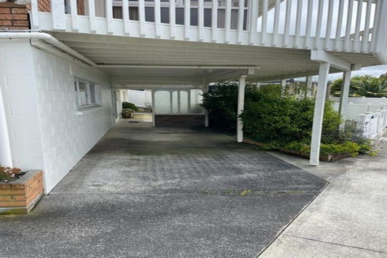 Photo of property in 17 Cashmere Place, Glenfield, Auckland, 0629