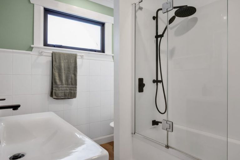 Photo of property in 15 Craig Street, Stratford, 4332