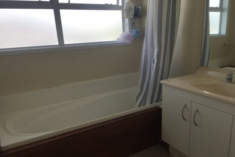 Photo of property in 27a Alice Avenue, Orewa, 0931