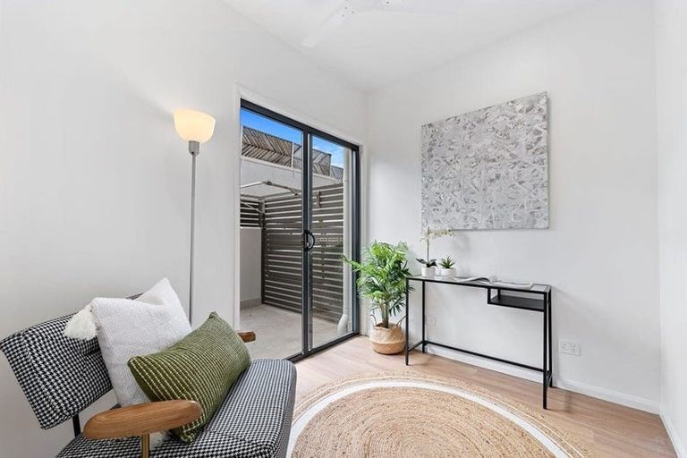 Photo of property in 9 Kawau Close, Orewa, 0931