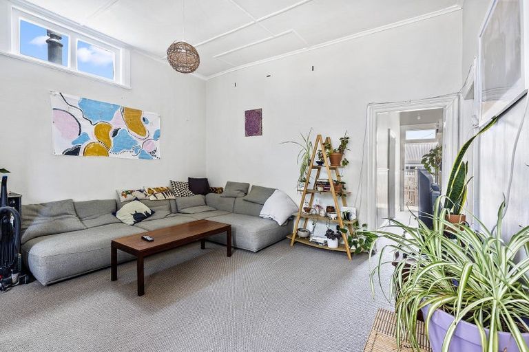 Photo of property in 10 Green Street, Newtown, Wellington, 6021