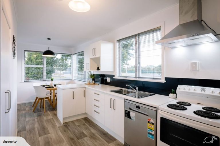 Photo of property in 79 Collins Road, Melville, Hamilton, 3206