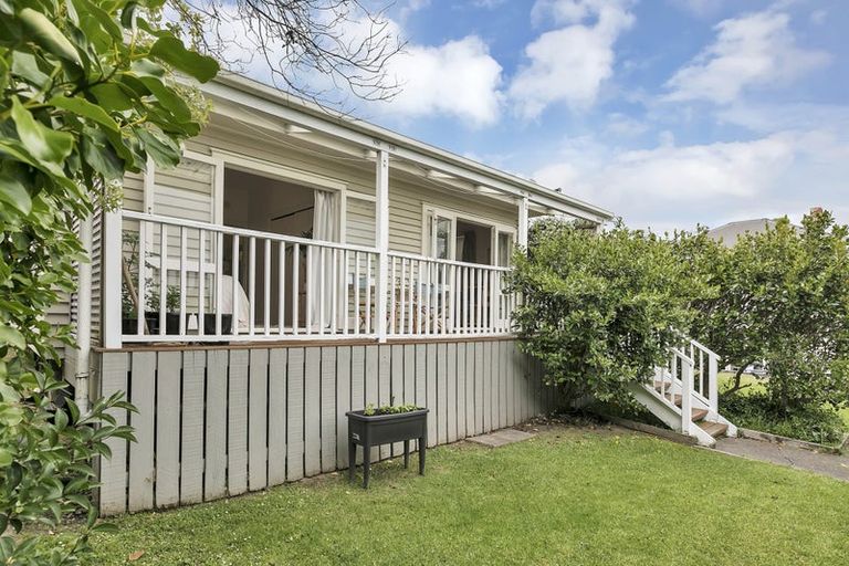 Photo of property in 16 Cowper Street, Devonport, Auckland, 0624