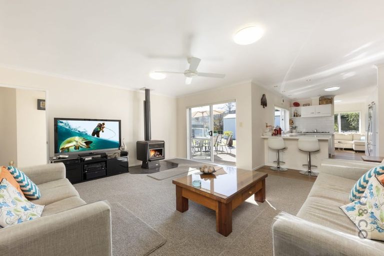 Photo of property in 2 Applemoors Way, Riverhead, 0820