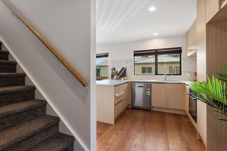 Photo of property in 1/1018 East Coast Road, Fairview Heights, Auckland, 0630