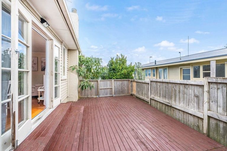 Photo of property in 1/29 Raines Avenue, Forrest Hill, Auckland, 0620