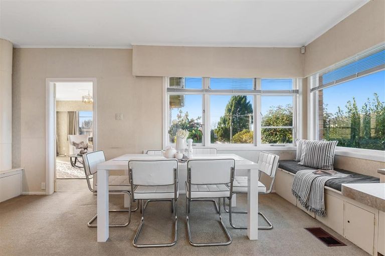 Photo of property in 1/6 Hillcrest Avenue, Hillcrest, Auckland, 0627