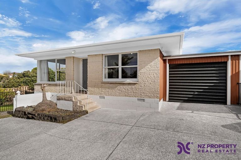 Photo of property in 2/17 Jenelin Road, Glendene, Auckland, 0602