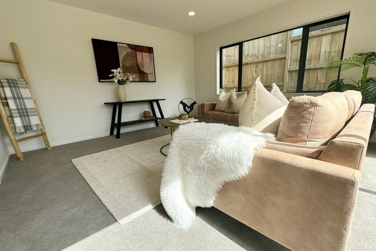 Photo of property in 27 Kotuitui Drive, Wainui, 0992