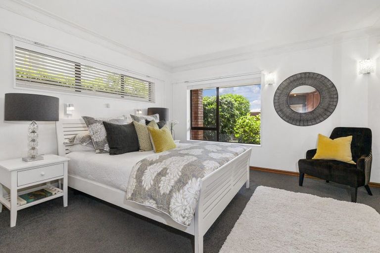 Photo of property in 2/20a Old Lake Road, Narrow Neck, Auckland, 0624