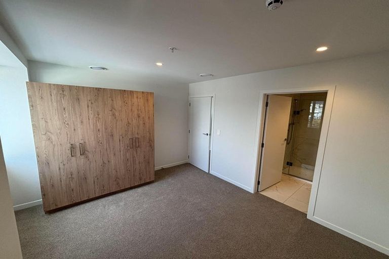 Photo of property in 702/32 Kent Terrace, Mount Victoria, Wellington, 6011