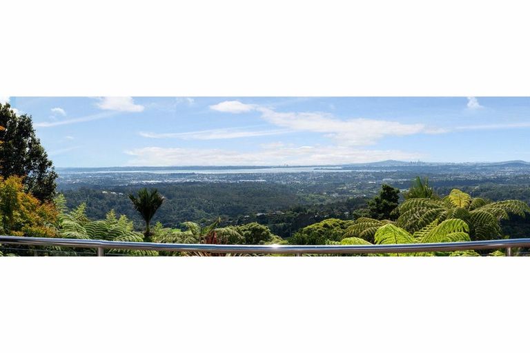 Photo of property in 854 West Coast Road, Waiatarua, Auckland, 0604