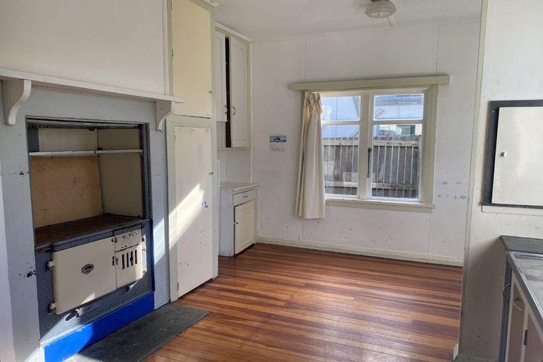 Photo of property in 33 Aperahama Street, Paekakariki, 5034