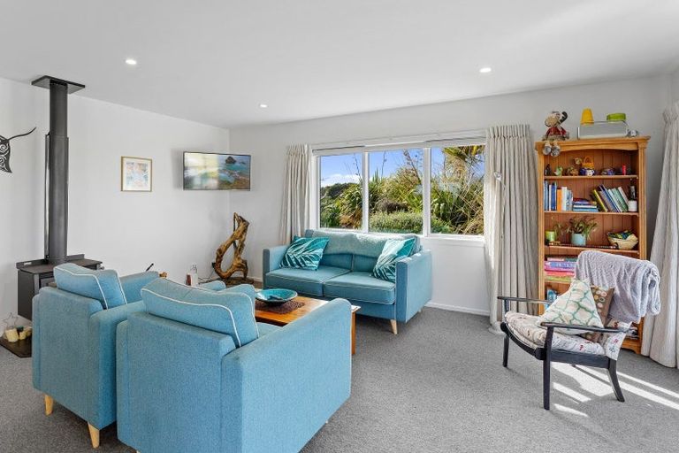 Photo of property in 24 Strathnaver Glen, Waikawa Beach, Levin, 5573