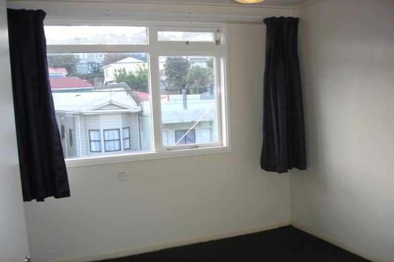 Photo of property in Milford Court Flats, 9/515 Adelaide Road, Berhampore, Wellington, 6023