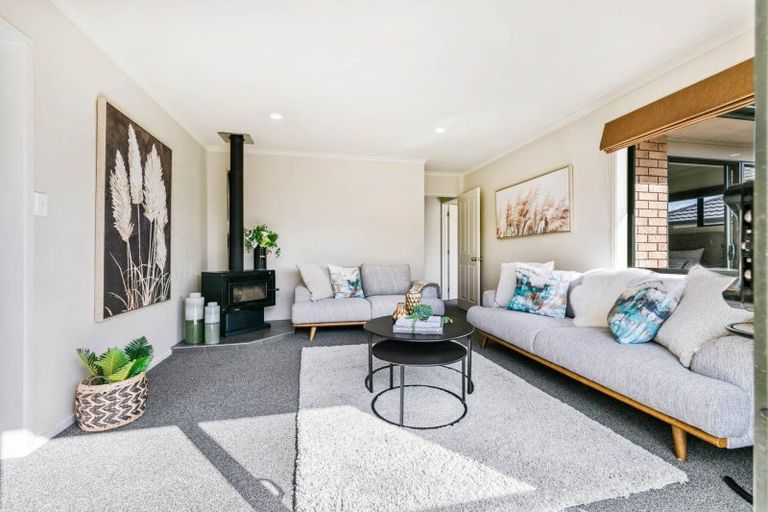 Photo of property in 35 Greig Place, Pukekohe, 2120