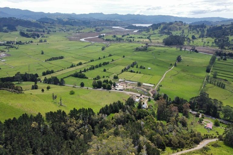 Photo of property in 1579 Tairua Whitianga Road, Whenuakite, Whitianga, 3591