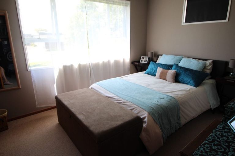 Photo of property in 12 Raglan Avenue, Cloverlea, Palmerston North, 4412