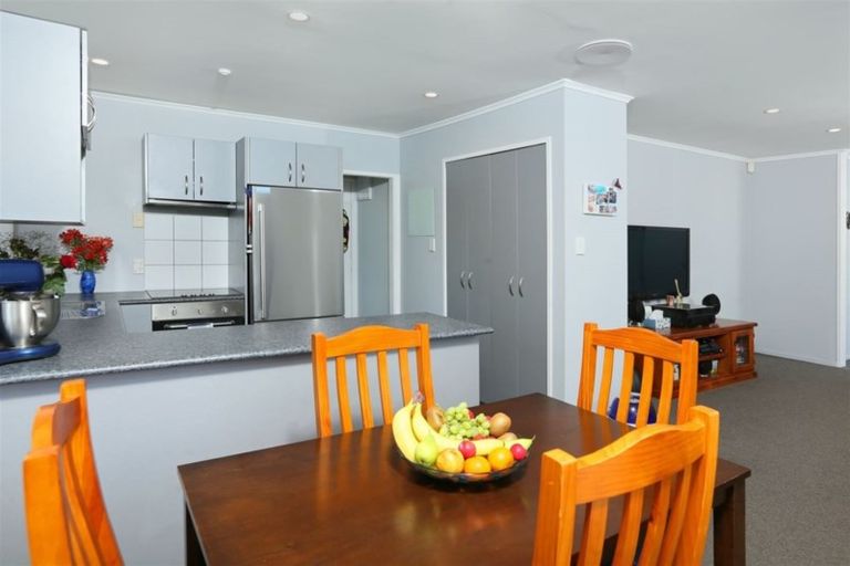 Photo of property in 5 Coey Place, Glen Eden, Auckland, 0602