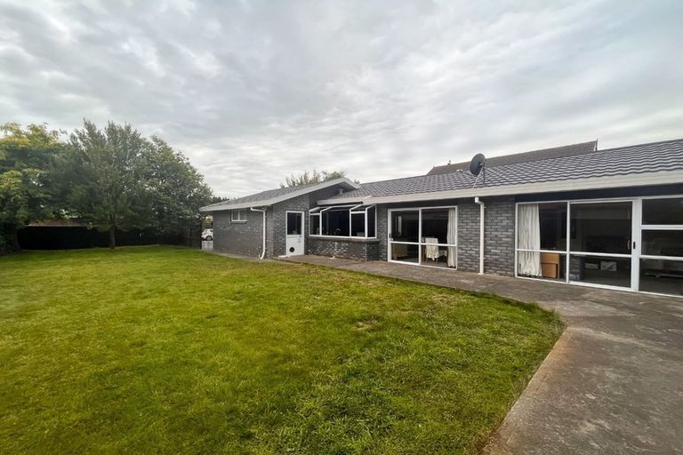 Photo of property in 142 Royal Park Drive, Parklands, Christchurch, 8083