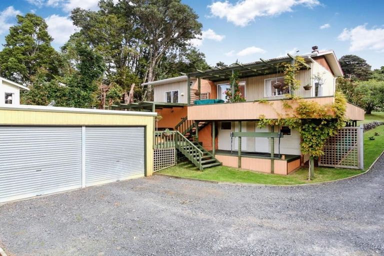 Photo of property in 628 Huia Road, Parau, Auckland, 0604