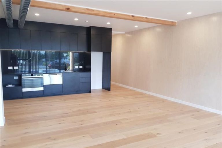 Photo of property in 4/167 Hobsonville Point Road, Hobsonville, Auckland, 0616