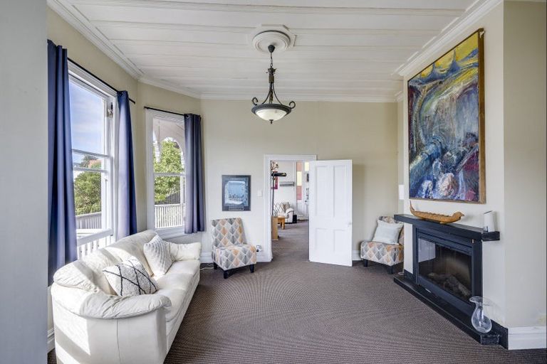 Photo of property in 4 Fitzroy Road, Bluff Hill, Napier, 4110