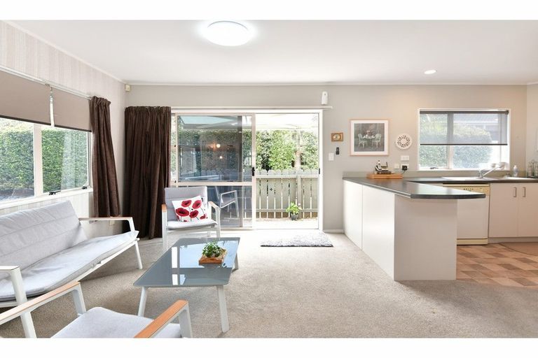 Photo of property in 2/11 Milton Road, Orewa, 0931