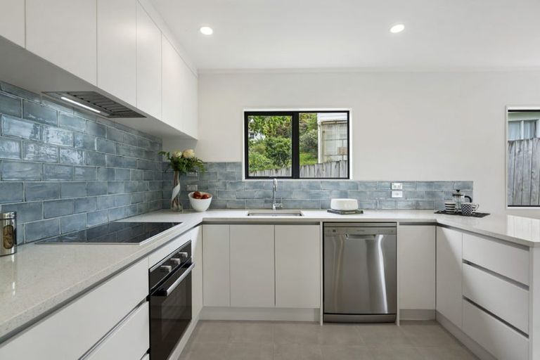 Photo of property in 2/26 Blenheim Street, Glenfield, Auckland, 0629