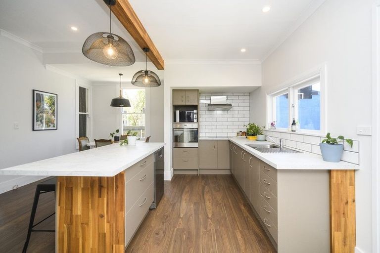 Photo of property in 84 Featherston Street, Takaro, Palmerston North, 4412