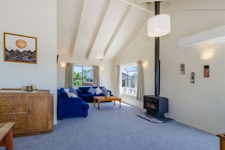 Photo of property in 18 Arnold Grove, Paraparaumu Beach, Paraparaumu, 5032