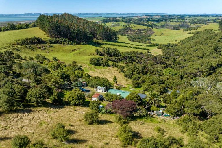 Photo of property in 169 Mcleod Road, South Head, Helensville, 0874