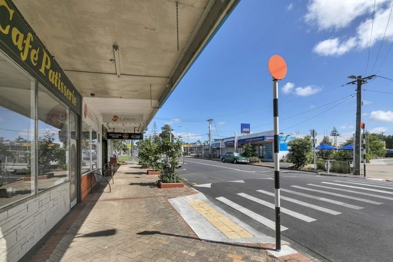 Photo of property in 2/11 Beach Haven Road, Beach Haven, Auckland, 0626