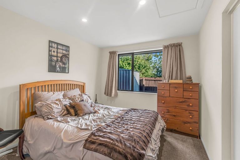 Photo of property in 10 Courtfield Close, Parklands, Christchurch, 8083