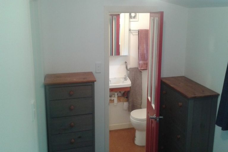 Photo of property in 82 Opanuku Road, Henderson Valley, Auckland, 0612