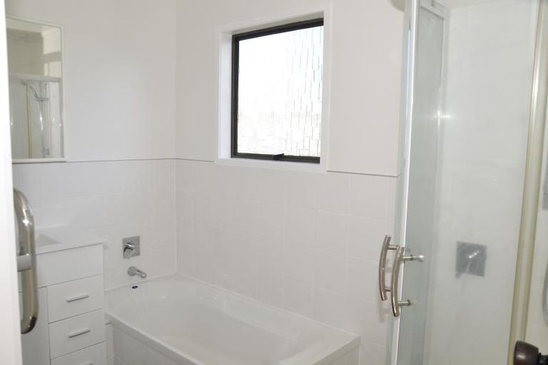 Photo of property in 1/11 Askew Place, Farm Cove, Auckland, 2012
