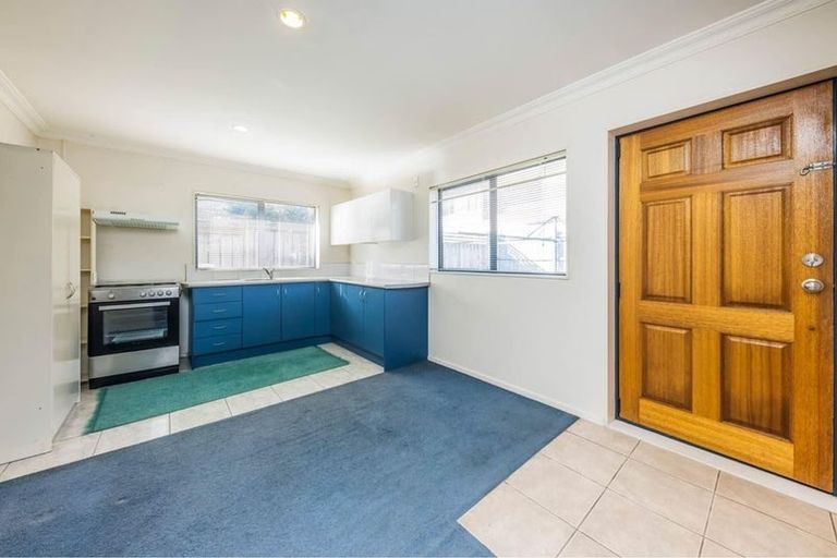 Photo of property in 16 Ewhurst Place, Goodwood Heights, Auckland, 2105