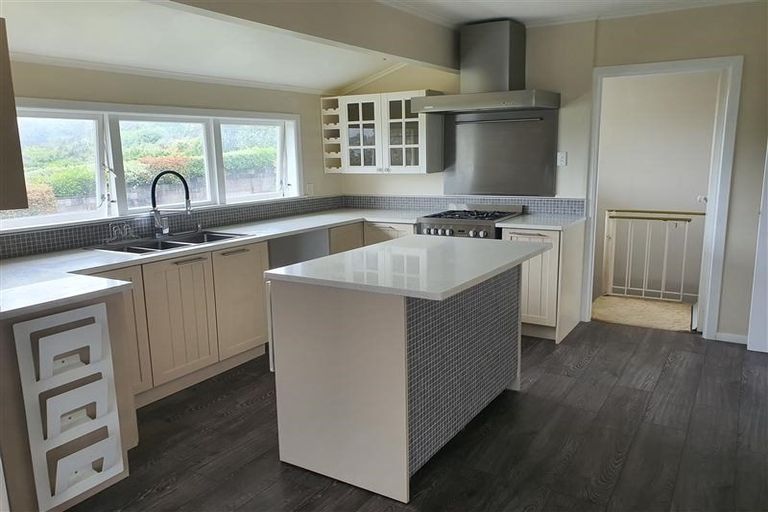 Photo of property in 91 Stottholm Road, Titirangi, Auckland, 0604