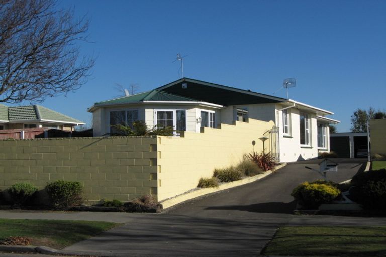 Photo of property in 120 Warren Crescent, Hillmorton, Christchurch, 8025
