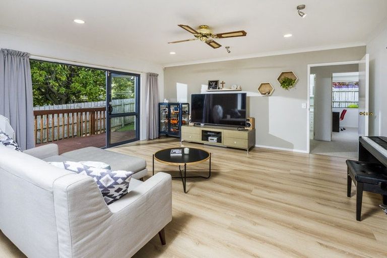 Photo of property in 1/6 Wykeham Place, Glenfield, Auckland, 0629