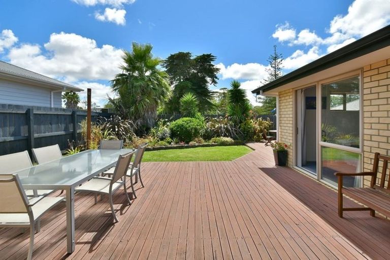 Photo of property in 16 Aitkenhead Court, Parakai, 0830