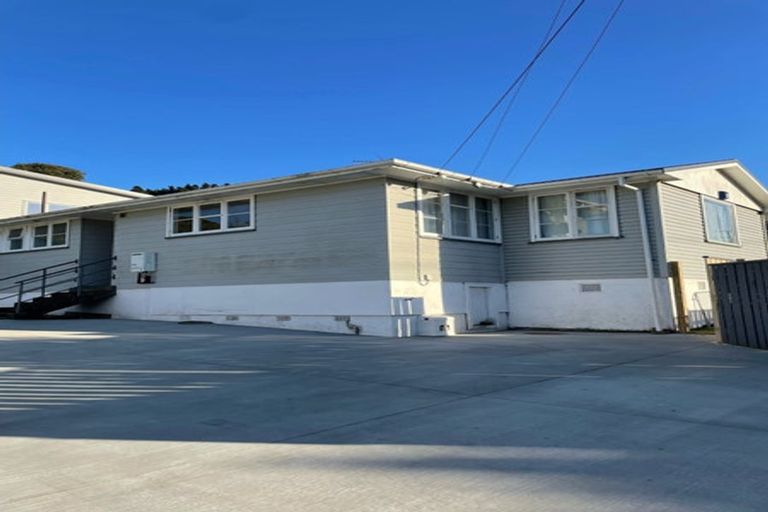Photo of property in 37a Victory Crescent, Tawa, Wellington, 5028