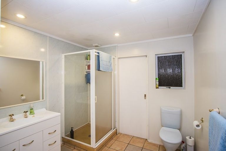 Photo of property in 13 Reynolds Place, Torbay, Auckland, 0630