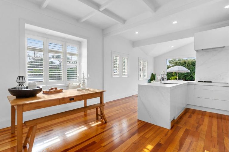 Photo of property in 6 Belle Vue Avenue, Northcote Point, Auckland, 0627