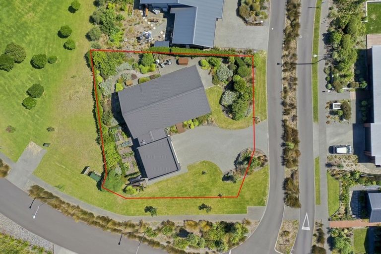 Photo of property in 2 Te Heke Place, Waikanae, 5036